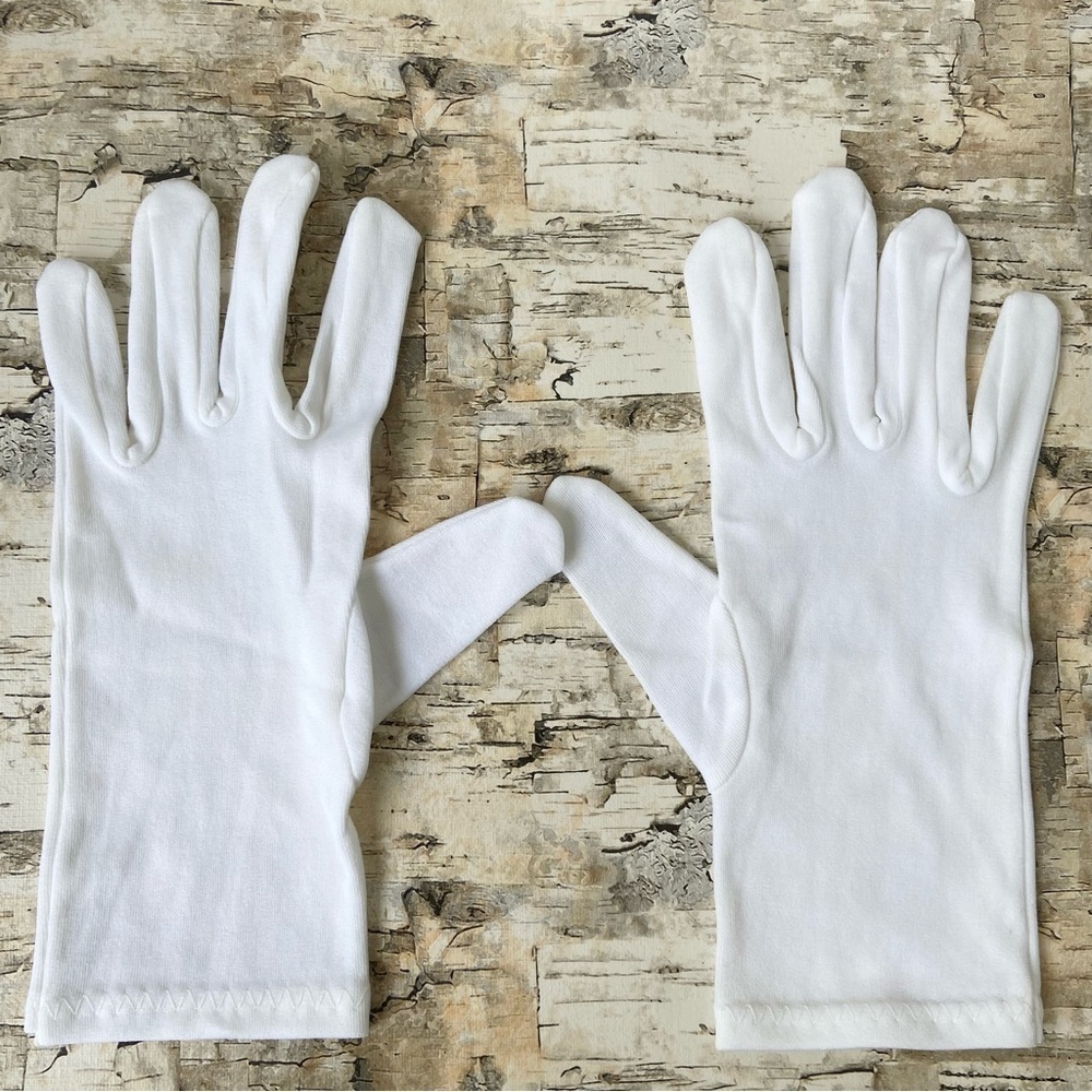 Women’s Vintage Gloves White Vintage Gloves - Picture 2 of 15